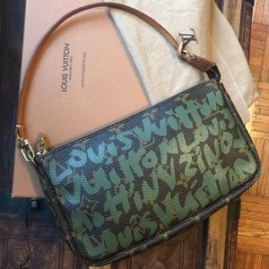 graffiti louis vuitton pochette